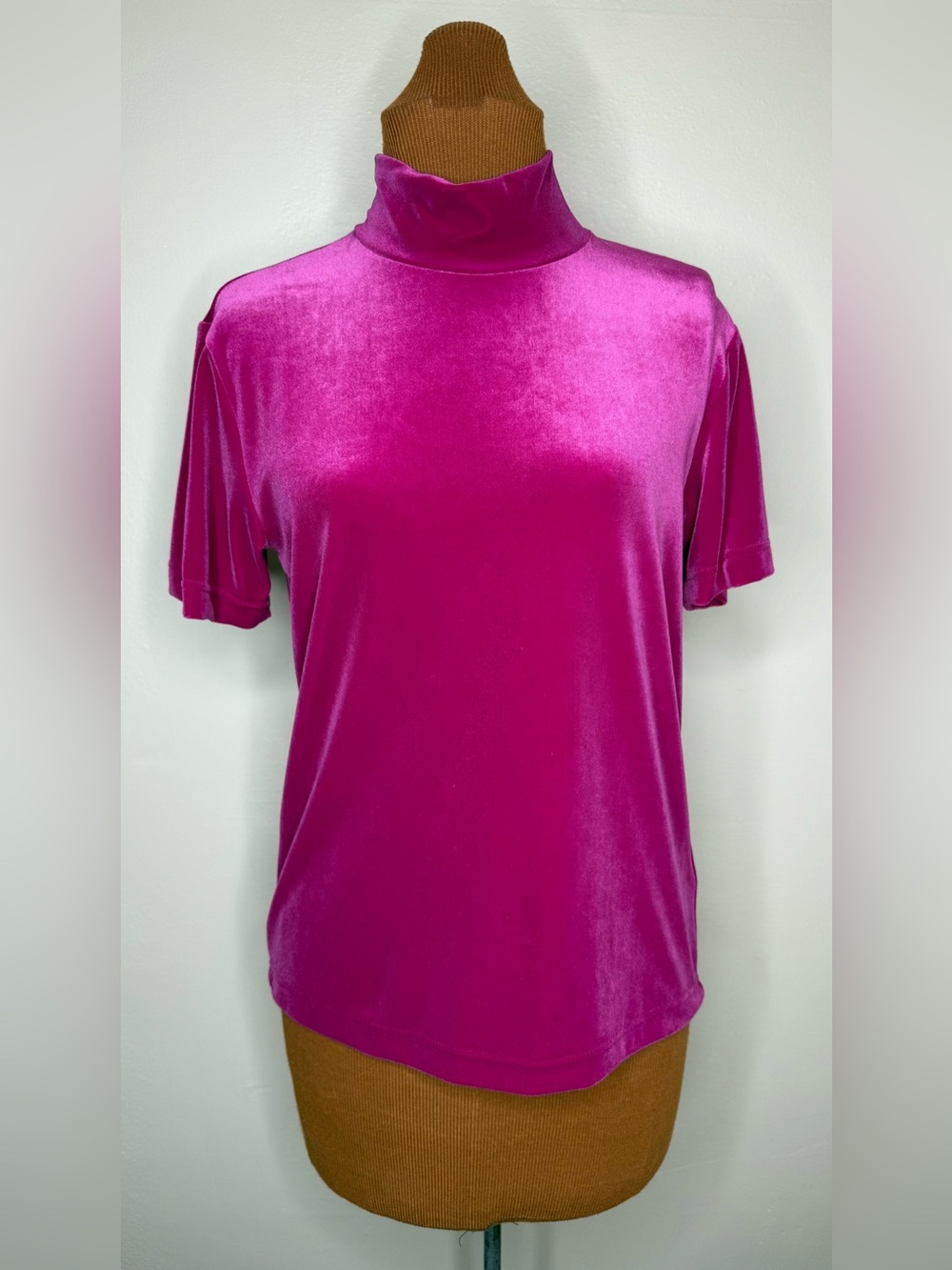 Liz Claiborne Velvety Mock Neck Short Sleeve Top in Hot Pink Velour Size Medium